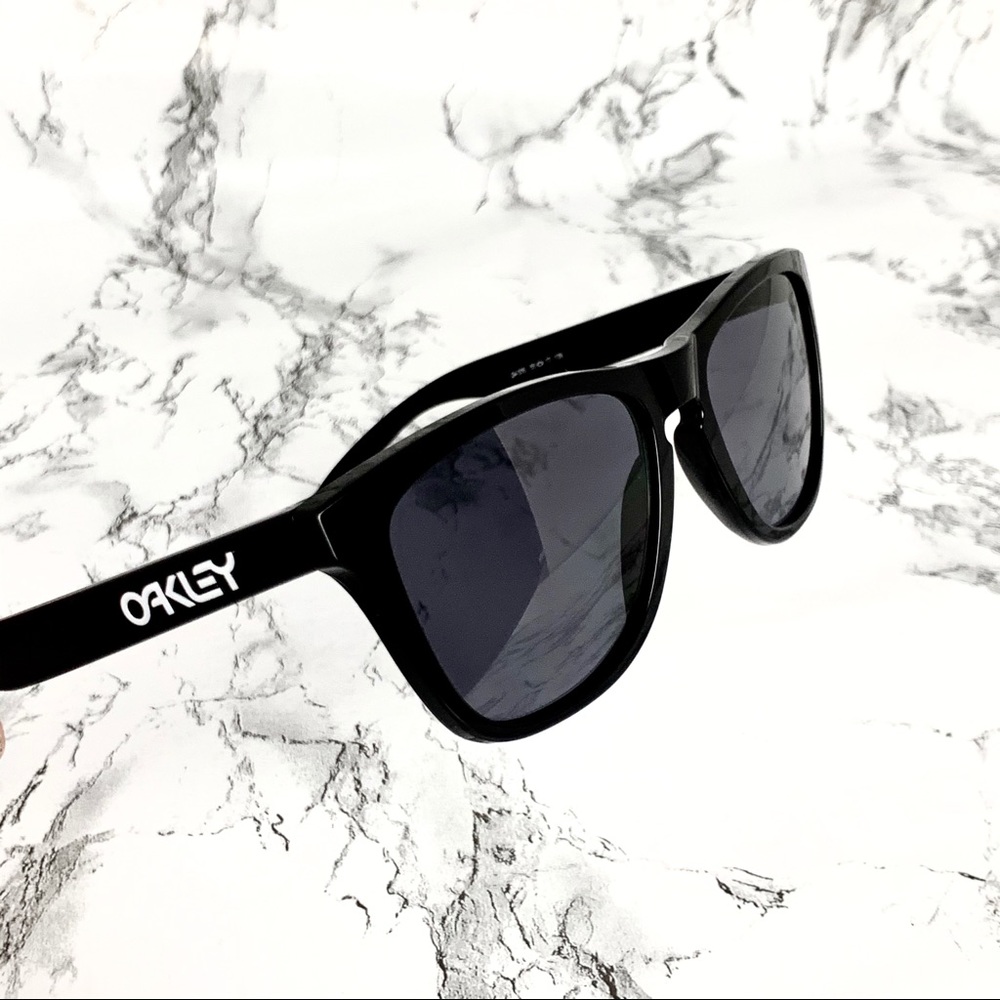 Oakley Black Frogskins with Black Lens - Picture 4 of 8